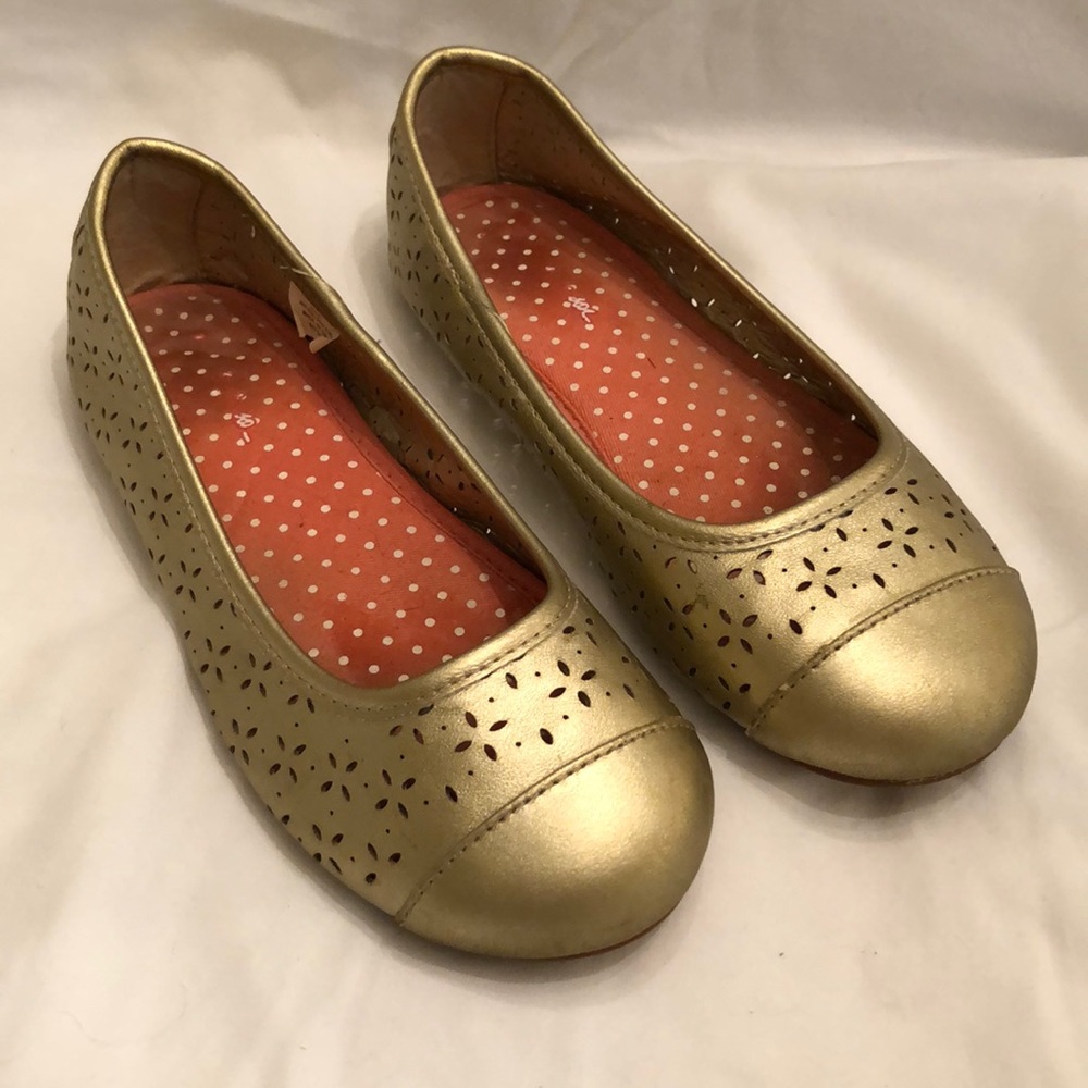 EUC Hanna Andersson Gold Flats